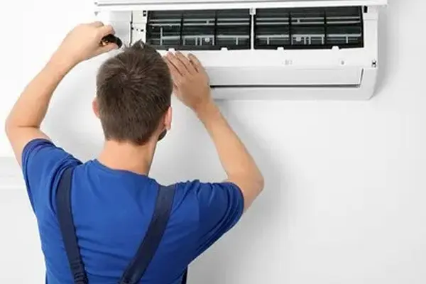 Quiénes somos haciendo mantenimiento en Saltillo